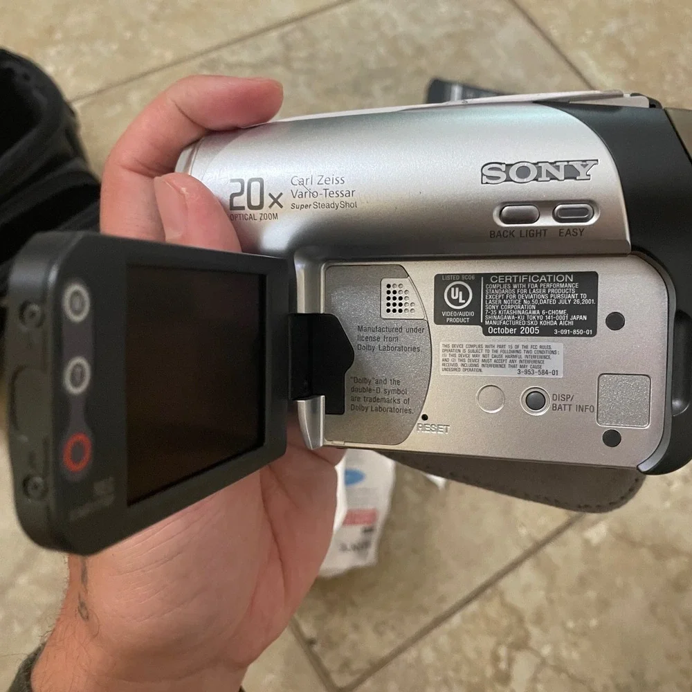 Sony Handycam DCR-DVD92 NTSC Camcorder 20x Optical Zoom Silver with Accessories